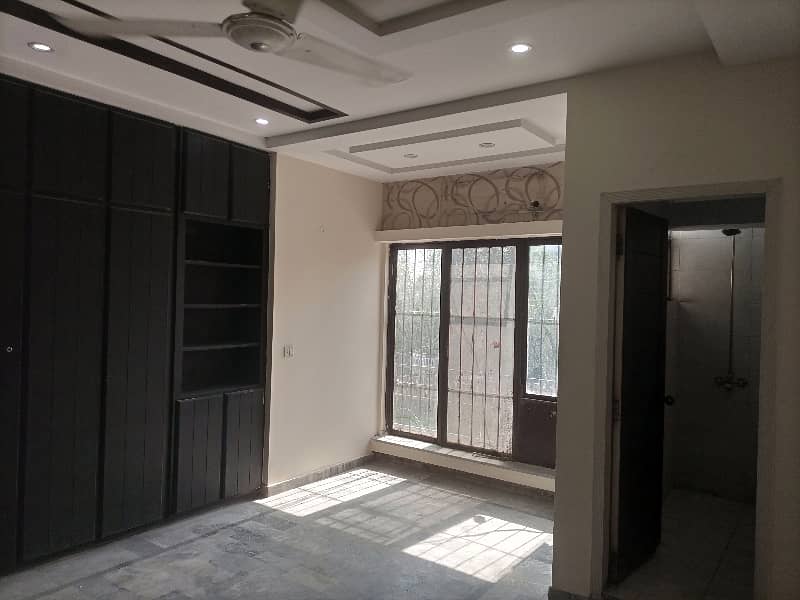 4 Marla 1st floor office available for rent 25