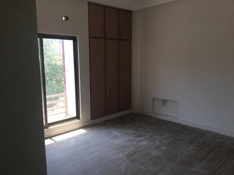 Defence service Estate offer 4marla 1st floor available for rent 20