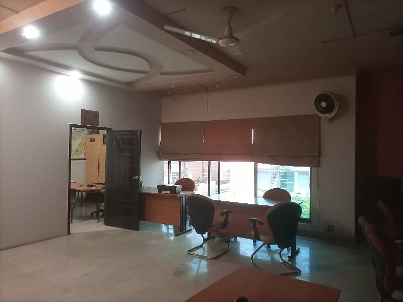 4 Marla 1st floor office available for rent 10
