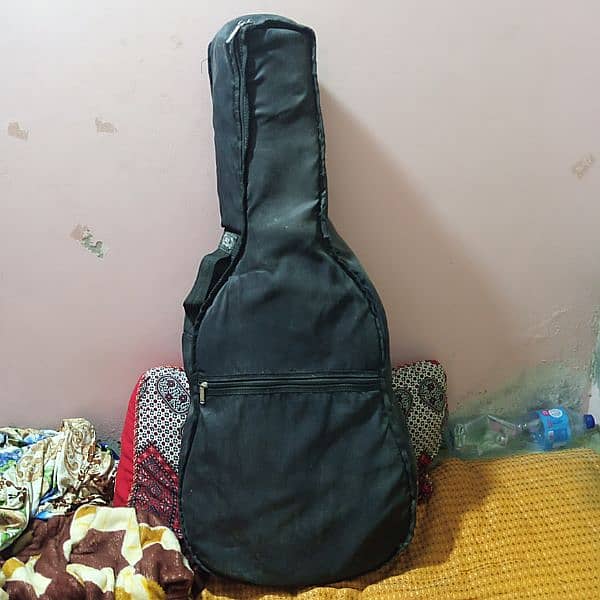 acoustic guitar with 1 siting pack  and 2 playing nobe 1