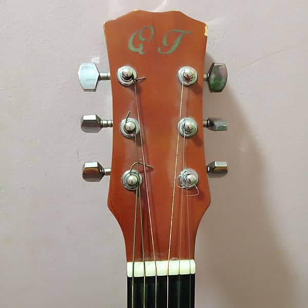 acoustic guitar with 1 siting pack  and 2 playing nobe 3