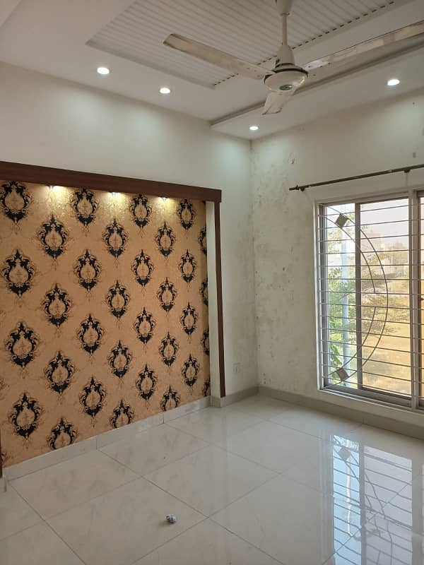 Near To Park 5 Marla House For Rent M7C Lake City Lahore 3