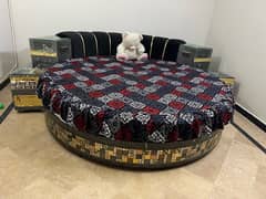 king size round bed mattress wid 2 side tables 0