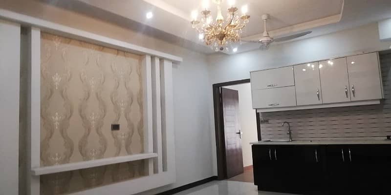 BRAND NEW Fully Furnished 3 Bed Apartment 13