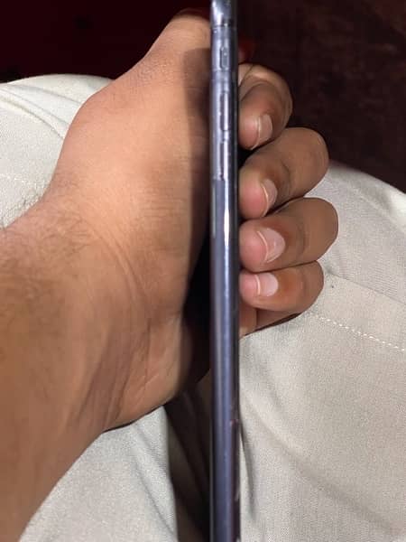 Ip7plus jet black Color all ok only Lcd change thumb not working PTA 4