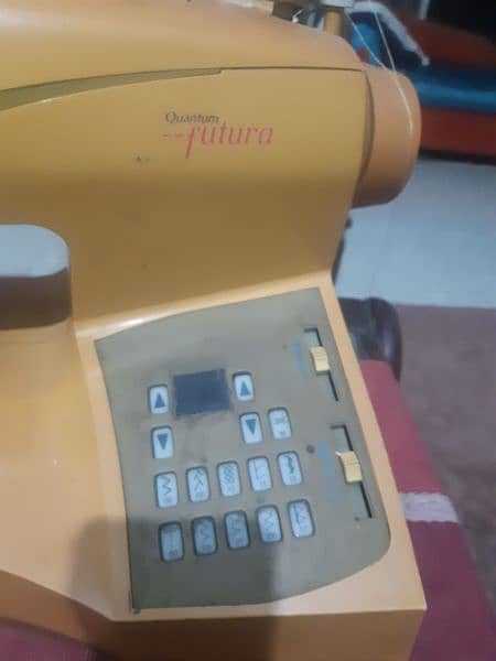 singer sewing machine and embroidery or lots functions 2