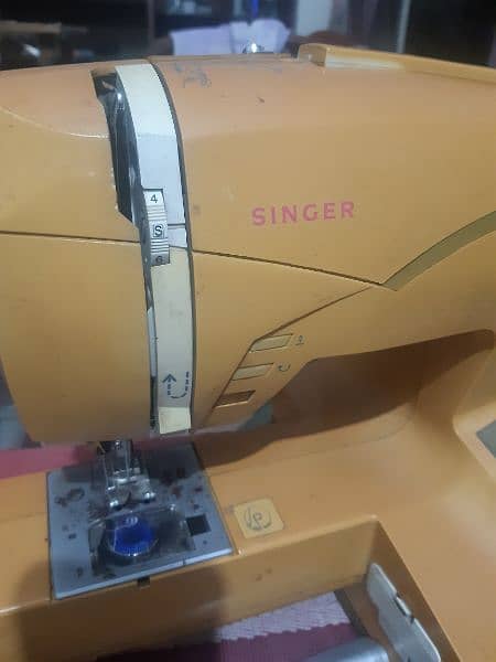 singer sewing machine and embroidery or lots functions 3