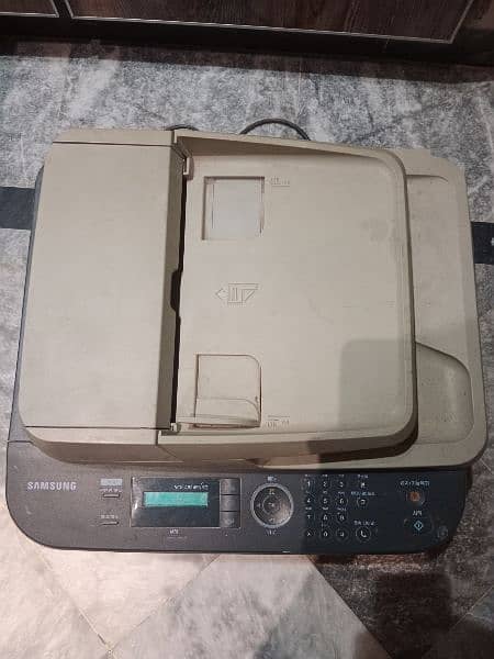 it's an Samsung printer and some  parts are missing 1