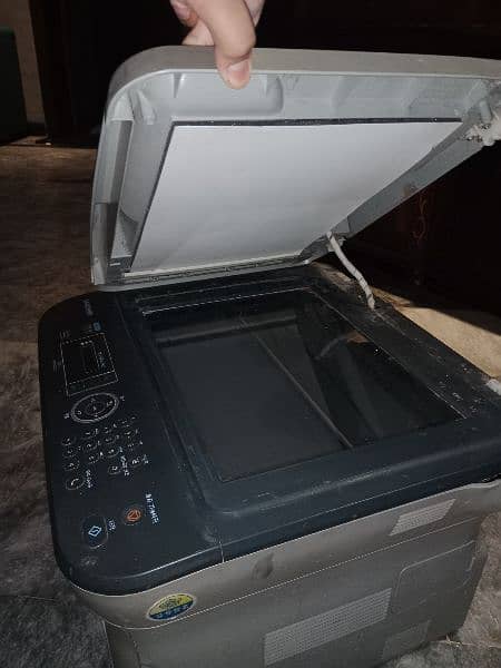 it's an Samsung printer and some  parts are missing 2