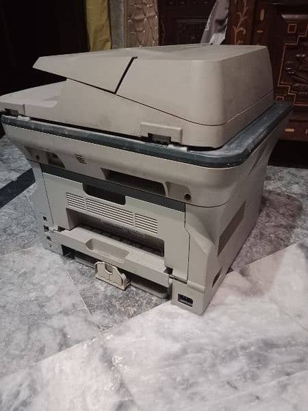 it's an Samsung printer and some  parts are missing 3