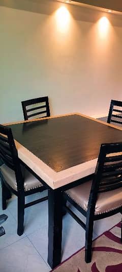 4 seater Dinning table
