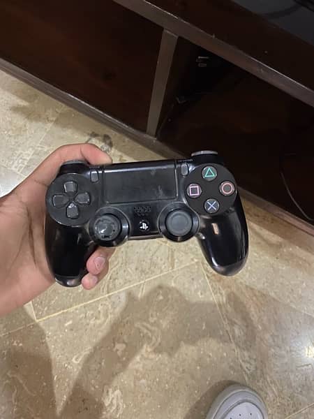 PS4 FAT 500GB Along with one controller 1