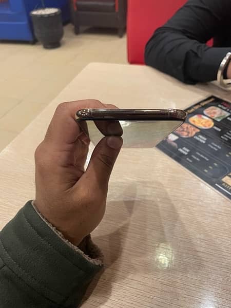 iphone xs max pta approved 9