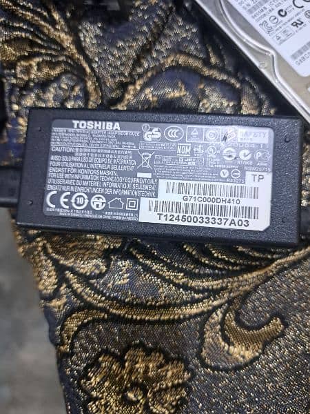Toshiba c855d laptop urgent sale 4