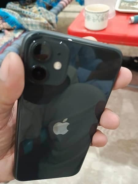 iphone 11 condition 10 by10 64gb 78 health 4 month sim time 1