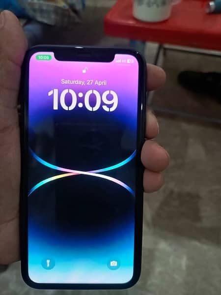 iphone 11 condition 10 by10 64gb 78 health 4 month sim time 4