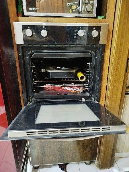 oven built in.  Rays brand 2