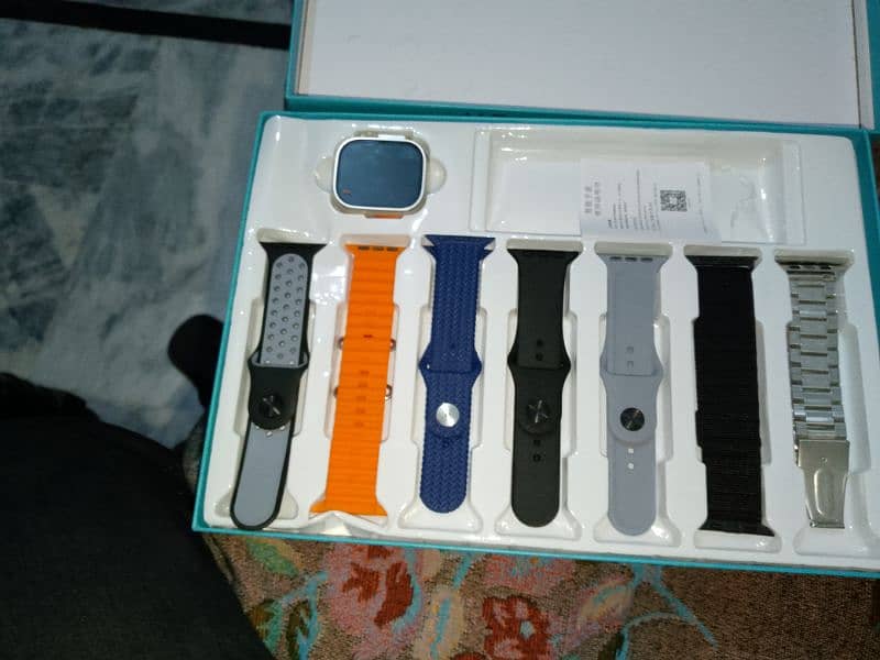 this watch is useless full new watch with 7 staps all ok ha 1