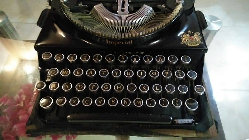 antique imperial company typewriter for typing hobbies 3
