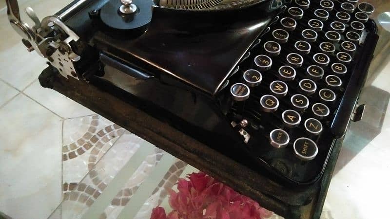 antique imperial company typewriter for typing hobbies 4