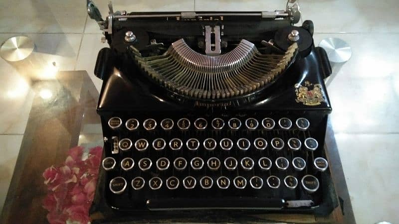 antique imperial company typewriter for typing hobbies 6