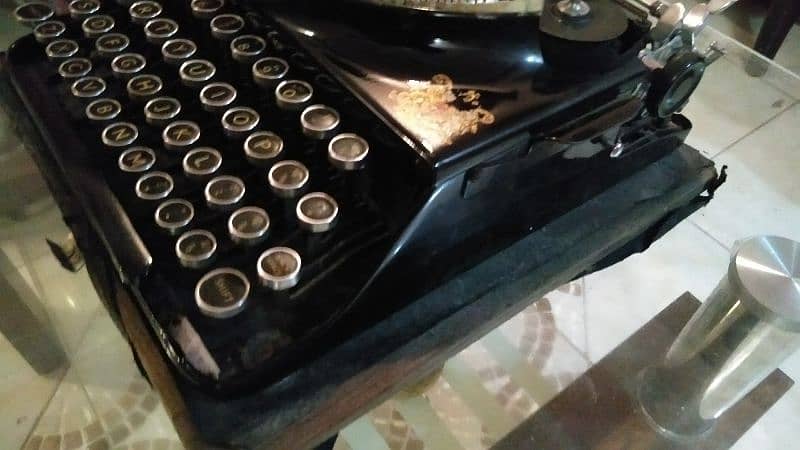 antique imperial company typewriter for typing hobbies 7