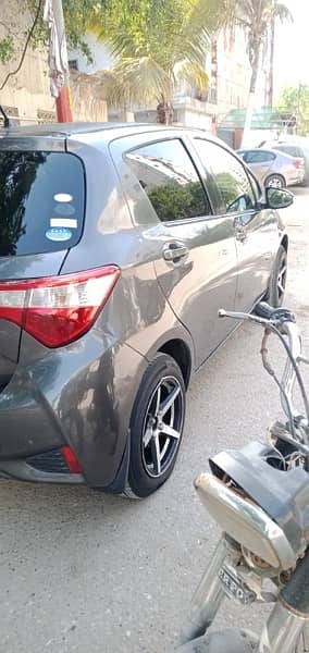Toyota Vitz 1.0 [F Safety edition] 2017/2021 5