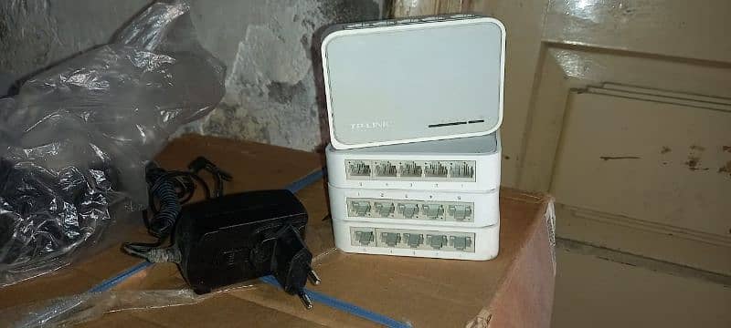 4 port Network Switches 1