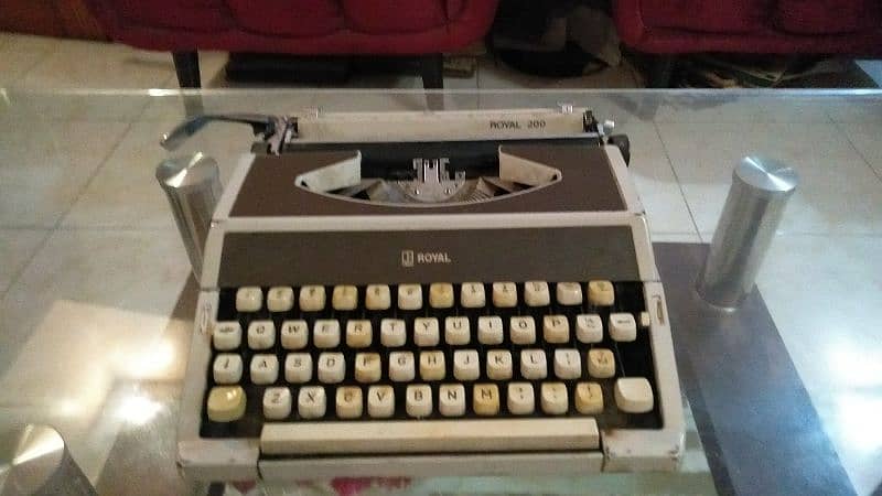 old antique Royal company typewriter 1