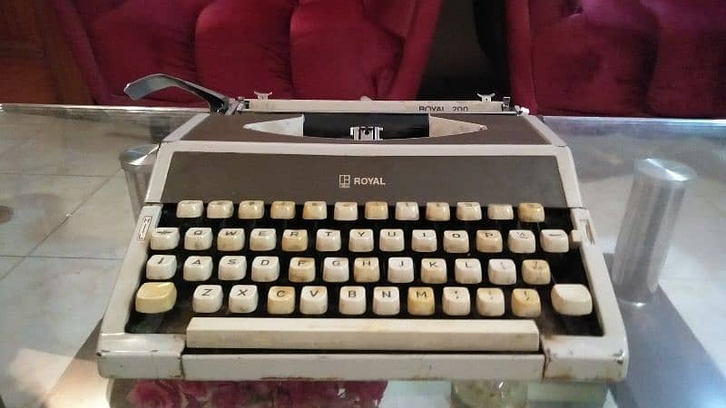 old antique Royal company typewriter 2