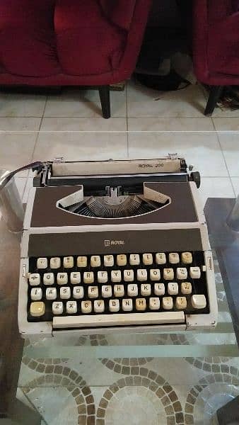 old antique Royal company typewriter 3