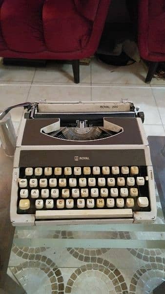 old antique Royal company typewriter 5
