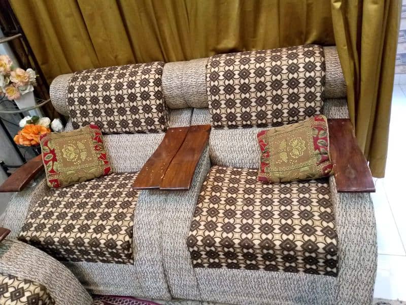 Sofa set with table 5 seater 3