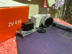 sony zvE10 mirror less camera with original charger and full box