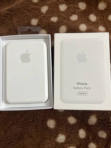 Apple Mag safe battery pack 1