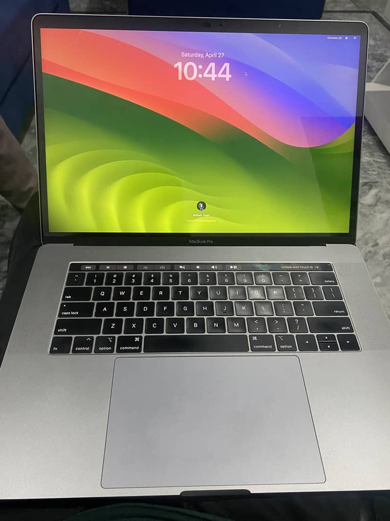 MacBook pro 2019 15 inches 0