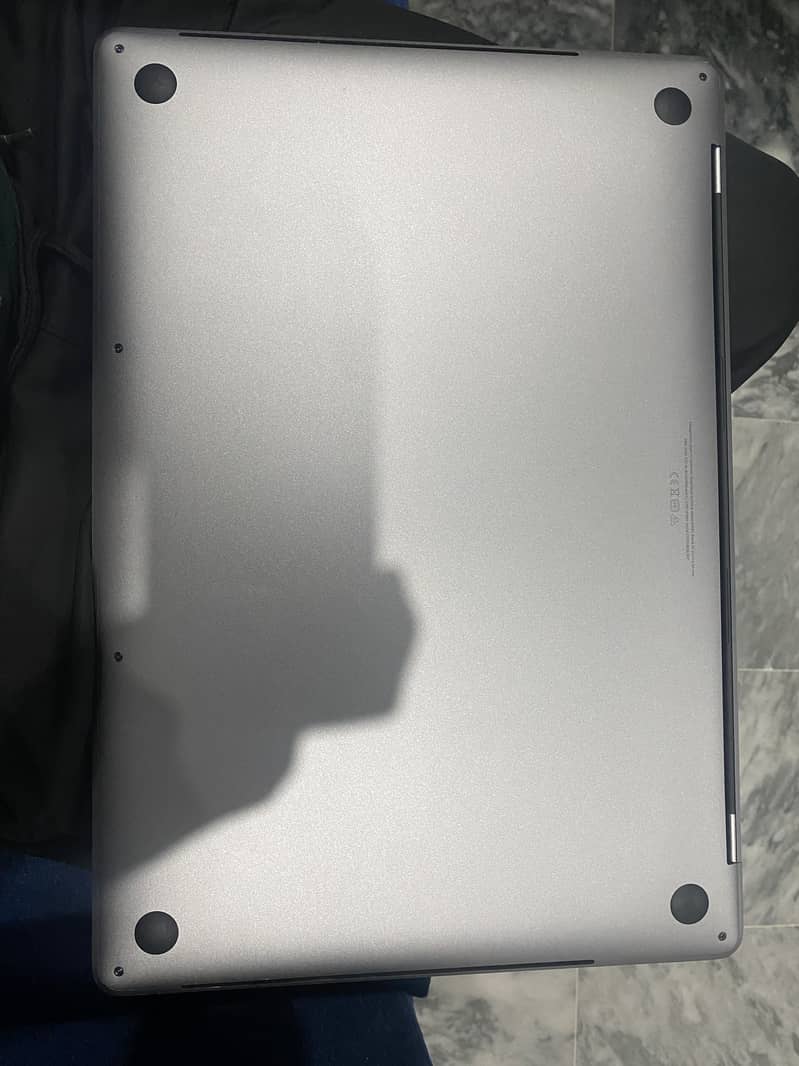 MacBook pro 2019 15 inches 4