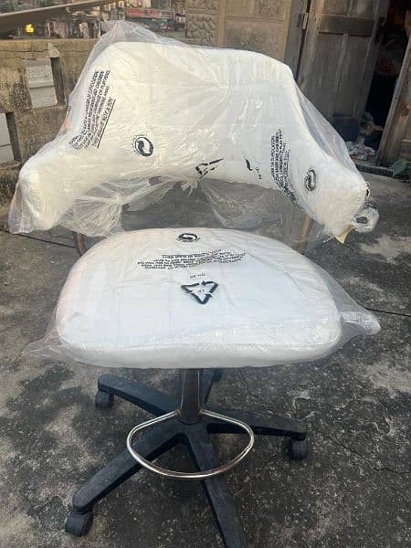 Office chair ( white color ) 2