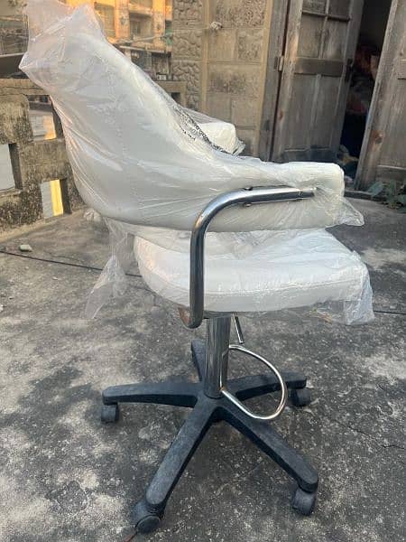 Office chair ( white color ) 3