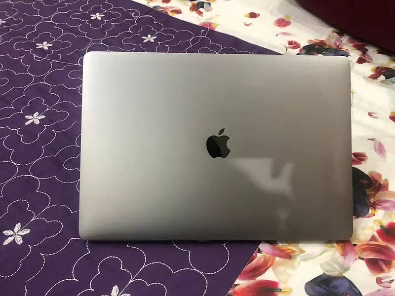 Macbook Pro 17 15 Inch 16/500 4GB Graphics Card 2 Battery Counts 2
