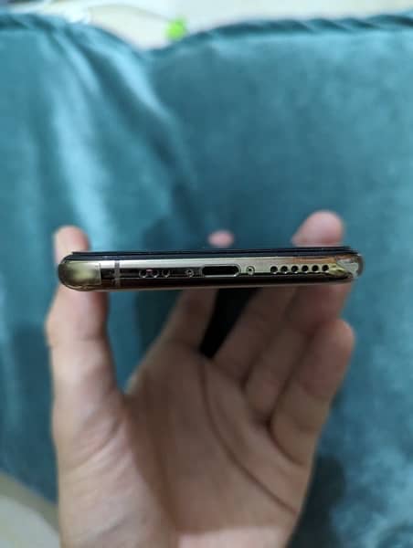 iphone xs 64 gb pta approved 4