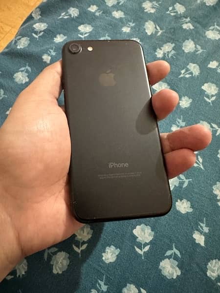 Iphone 7 128gb wth Box (PTA Approved) 2
