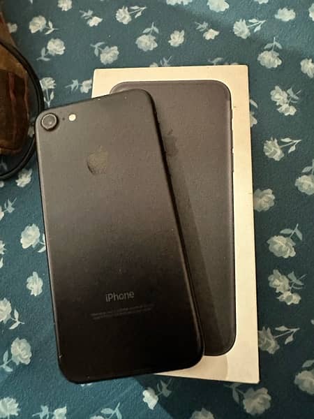 Iphone 7 128gb wth Box (PTA Approved) 3