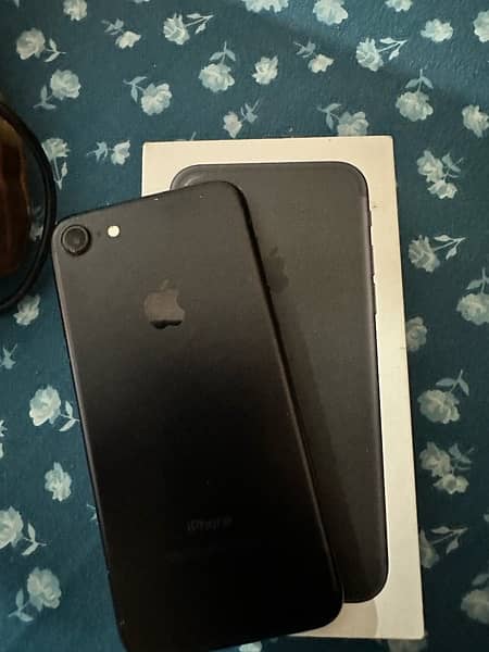 Iphone 7 128gb wth Box (PTA Approved) 4