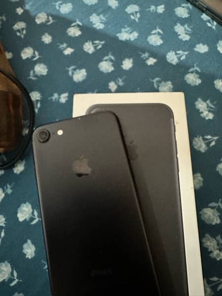 Iphone 7 128gb wth Box (PTA Approved) 5