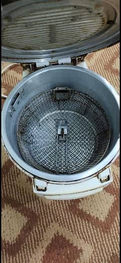 i have moulinex deep fryer in good condition price negotiable he