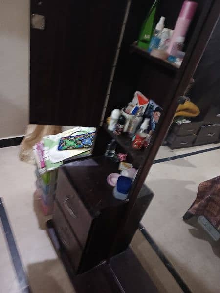 Dressing Table Good Condition 3