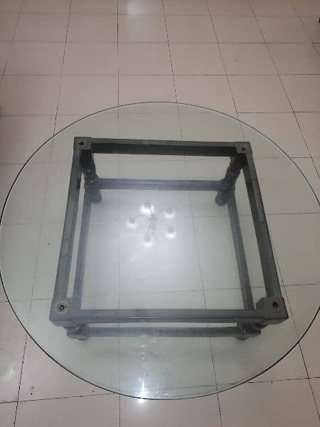 Round glass centre table 1