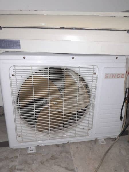 Singer AC 1 ton for sale with gas 1