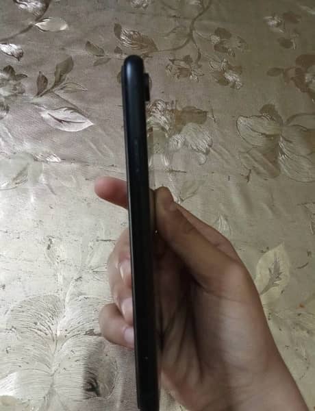 Iphone xr 64 gb jv 9/10 condition black 4